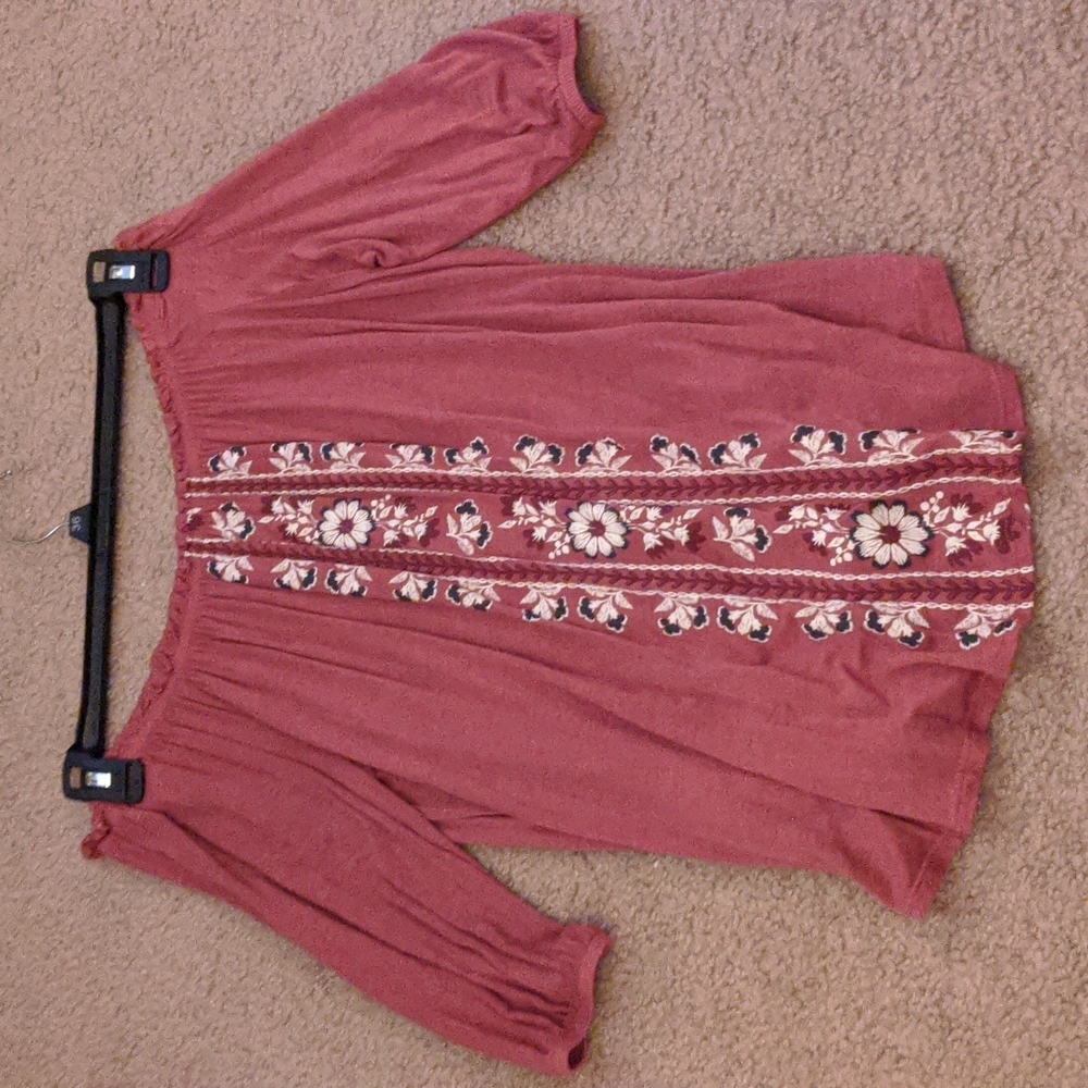Off the shoulder shirt. Size m.